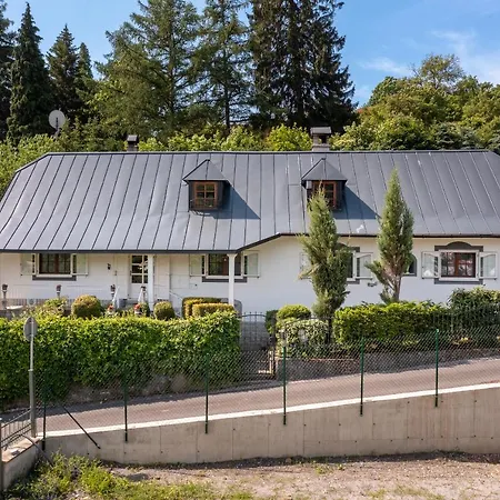 Amalia, Centrum Banska Stiavnica, Parkovanie Pre 2 Auta, Velka Zahrada S Krbom, Amalia Pre 16 Osob Alebo Samostatne Nezavisle Prve Podlazie Ama Pre 8 Osob Alebo Samostatne Nezavisle Podkrovie Lia Pre 8 Osob,prístup Cez Pi Banská Štiavnica