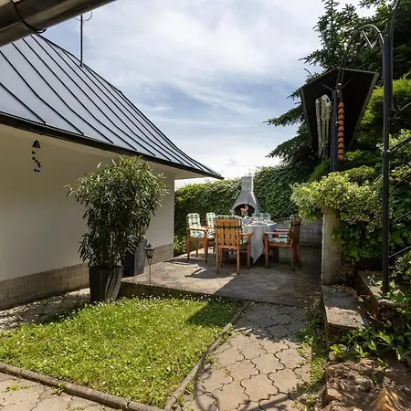 Amalia, Centrum Banska Stiavnica, Parkovanie Pre 2 Auta, Velka Zahrada S Krbom, Amalia Pre 16 Osob Alebo Samostatne Nezavisle Prve Podlazie Ama Pre 8 Osob Alebo Samostatne Nezavisle Podkrovie Lia Pre 8 Osob,pristup Cez Pi