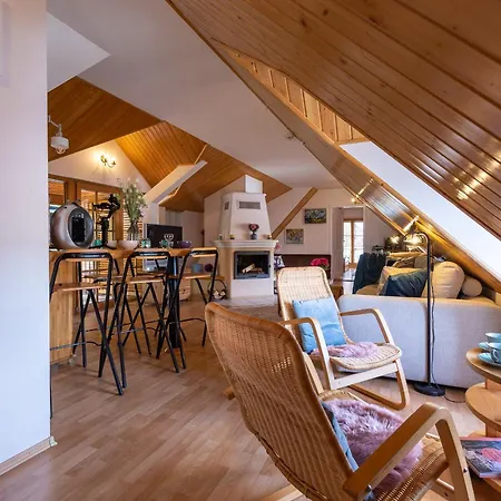 Villa Amalia, Centrum Banska Stiavnica, Parkovanie Pre 2 Auta, Velka Zahrada S Krbom, Amalia Pre 16 Osob Alebo Samostatne Nezavisle Prve Podlazie Ama Pre 8 Osob Alebo Samostatne Nezavisle Podkrovie Lia Pre 8 Osob,pristup Cez Pi *