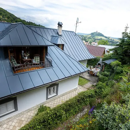 Amalia, Centrum Banska Stiavnica, Parkovanie Pre 2 Auta, Velka Zahrada S Krbom, Amalia Pre 16 Osob Alebo Samostatne Nezavisle Prve Podlazie Ama Pre 8 Osob Alebo Samostatne Nezavisle Podkrovie Lia Pre 8 Osob,prístup Cez Pi Villa *