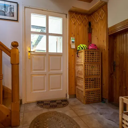 Amalia, Centrum Banska Stiavnica, Parkovanie Pre 2 Auta, Velka Zahrada S Krbom, Amalia Pre 16 Osob Alebo Samostatne Nezavisle Prve Podlazie Ama Pre 8 Osob Alebo Samostatne Nezavisle Podkrovie Lia Pre 8 Osob,pristup Cez Pi Villa Banská Štiavnica