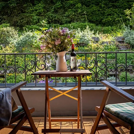 Villa Amalia, Centrum Banska Stiavnica, Parkovanie Pre 2 Auta, Velka Zahrada S Krbom, Amalia Pre 16 Osob Alebo Samostatne Nezavisle Prve Podlazie Ama Pre 8 Osob Alebo Samostatne Nezavisle Podkrovie Lia Pre 8 Osob,pristup Cez Pi