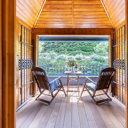 Amalia, Centrum Banska Stiavnica, Parkovanie Pre 2 Auta, Velka Zahrada S Krbom, Amalia Pre 16 Osob Alebo Samostatne Nezavisle Prve Podlazie Ama Pre 8 Osob Alebo Samostatne Nezavisle Podkrovie Lia Pre 8 Osob,pristup Cez Pi Villa Banská Štiavnica