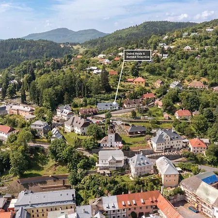 Amalia, Centrum Banska Stiavnica, Parkovanie Pre 2 Auta, Velka Zahrada S Krbom, Amalia Pre 16 Osob Alebo Samostatne Nezavisle Prve Podlazie Ama Pre 8 Osob Alebo Samostatne Nezavisle Podkrovie Lia Pre 8 Osob,pristup Cez Pi