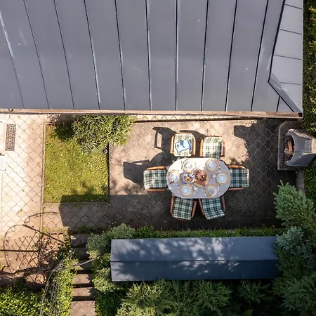 Amalia, Centrum Banska Stiavnica, Parkovanie Pre 2 Auta, Velka Zahrada S Krbom, Amalia Pre 16 Osob Alebo Samostatne Nezavisle Prve Podlazie Ama Pre 8 Osob Alebo Samostatne Nezavisle Podkrovie Lia Pre 8 Osob,prístup Cez Pi *