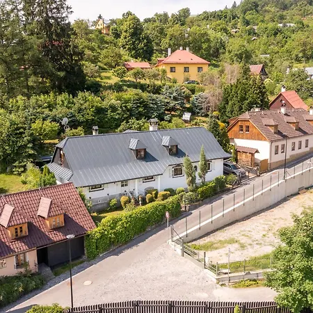 Amalia, Centrum Banska Stiavnica, Parkovanie Pre 2 Auta, Velka Zahrada S Krbom, Amalia Pre 16 Osob Alebo Samostatne Nezavisle Prve Podlazie Ama Pre 8 Osob Alebo Samostatne Nezavisle Podkrovie Lia Pre 8 Osob,pristup Cez Pi Banská Štiavnica