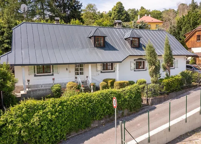 Amalia, Centrum Banska Stiavnica, Parkovanie Pre 2 Auta, Velka Zahrada S Krbom, Amalia Pre 16 Osob Alebo Samostatne Nezavisle Prve Podlazie Ama Pre 8 Osob Alebo Samostatne Nezavisle Podkrovie Lia Pre 8 Osob,pristup Cez Pi * Banská Štiavnica