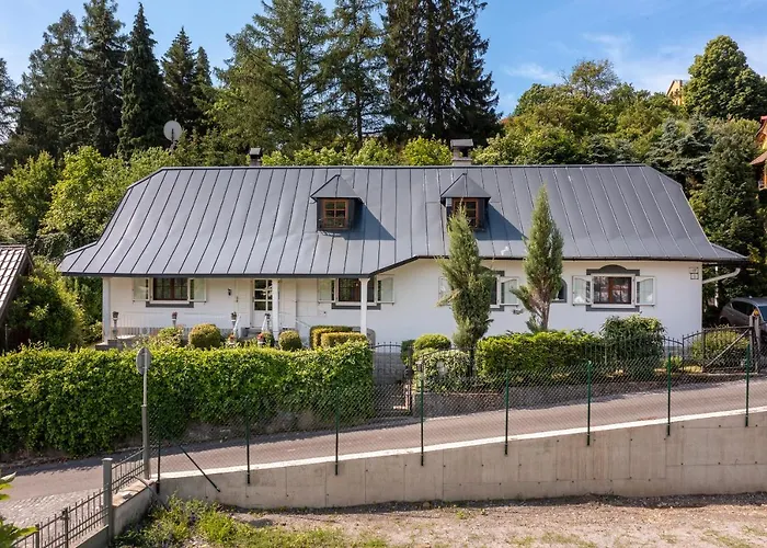 Amalia, Centrum Banska Stiavnica, Parkovanie Pre 2 Auta, Velka Zahrada S Krbom, Amalia Pre 16 Osob Alebo Samostatne Nezavisle Prve Podlazie Ama Pre 8 Osob Alebo Samostatne Nezavisle Podkrovie Lia Pre 8 Osob,pristup Cez Pi Banská Štiavnica
