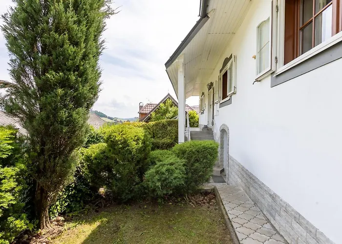 Amalia, Centrum Banska Stiavnica, Parkovanie Pre 2 Auta, Velka Zahrada S Krbom, Amalia Pre 16 Osob Alebo Samostatne Nezavisle Prve Podlazie Ama Pre 8 Osob Alebo Samostatne Nezavisle Podkrovie Lia Pre 8 Osob,pristup Cez Pi