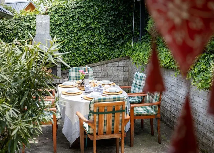 Amalia, Centrum Banska Stiavnica, Parkovanie Pre 2 Auta, Velka Zahrada S Krbom, Amalia Pre 16 Osob Alebo Samostatne Nezavisle Prve Podlazie Ama Pre 8 Osob Alebo Samostatne Nezavisle Podkrovie Lia Pre 8 Osob,pristup Cez Pi Banská Štiavnica