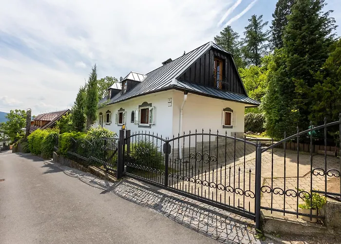 Amalia, Centrum Banska Stiavnica, Parkovanie Pre 2 Auta, Velka Zahrada S Krbom, Amalia Pre 16 Osob Alebo Samostatne Nezavisle Prve Podlazie Ama Pre 8 Osob Alebo Samostatne Nezavisle Podkrovie Lia Pre 8 Osob,pristup Cez Pi * Banská Štiavnica