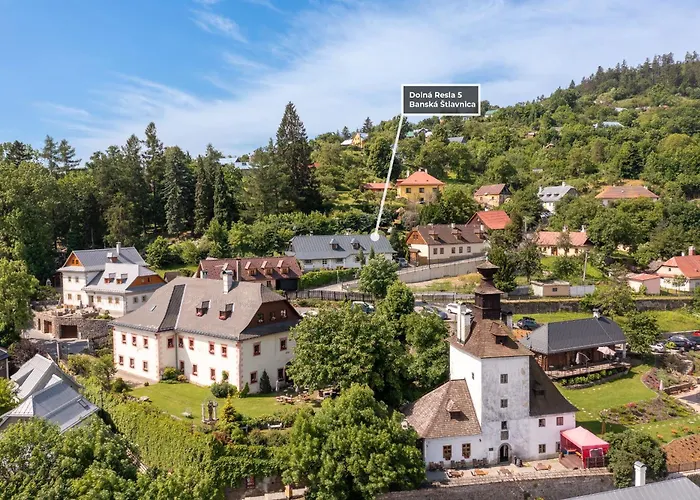 Amalia, Centrum Banska Stiavnica, Parkovanie Pre 2 Auta, Velka Zahrada S Krbom, Amalia Pre 16 Osob Alebo Samostatne Nezavisle Prve Podlazie Ama Pre 8 Osob Alebo Samostatne Nezavisle Podkrovie Lia Pre 8 Osob,pristup Cez Pi *