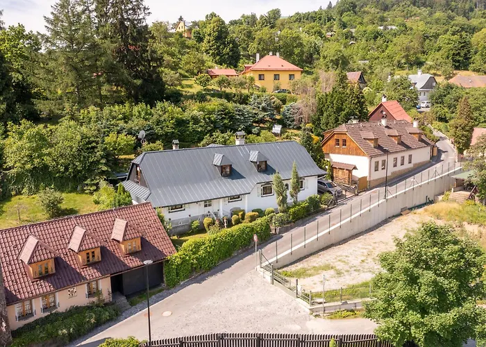 Amalia, Centrum Banska Stiavnica, Parkovanie Pre 2 Auta, Velka Zahrada S Krbom, Amalia Pre 16 Osob Alebo Samostatne Nezavisle Prve Podlazie Ama Pre 8 Osob Alebo Samostatne Nezavisle Podkrovie Lia Pre 8 Osob,pristup Cez Pi Banská Štiavnica