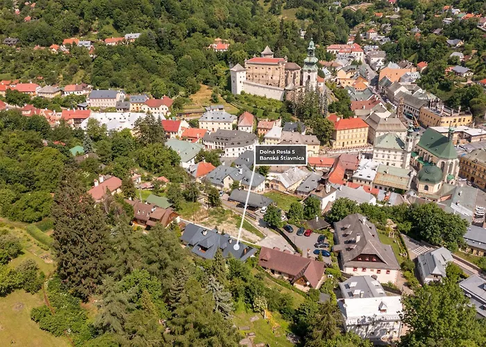 Amalia, Centrum Banska Stiavnica, Parkovanie Pre 2 Auta, Velka Zahrada S Krbom, Amalia Pre 16 Osob Alebo Samostatne Nezavisle Prve Podlazie Ama Pre 8 Osob Alebo Samostatne Nezavisle Podkrovie Lia Pre 8 Osob,pristup Cez Pi *
