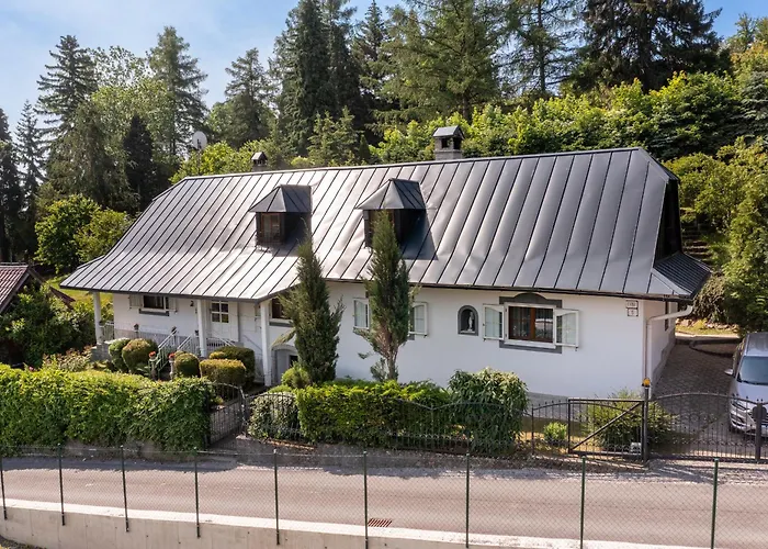 Amalia, Centrum Banska Stiavnica, Parkovanie Pre 2 Auta, Velka Zahrada S Krbom, Amalia Pre 16 Osob Alebo Samostatne Nezavisle Prve Podlazie Ama Pre 8 Osob Alebo Samostatne Nezavisle Podkrovie Lia Pre 8 Osob,pristup Cez Pi * Banská Štiavnica